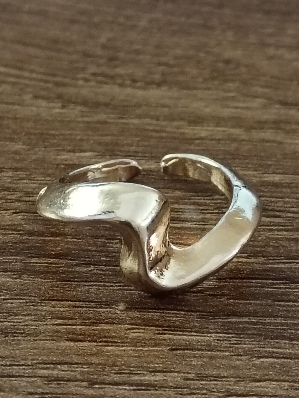 gold ring 7.5 wavy sculptural swirl open wrap fashion statement jewelry alloy
